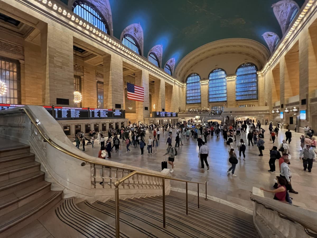 NYC Free Tour Launches Bilingual Daily Route Through Midtown